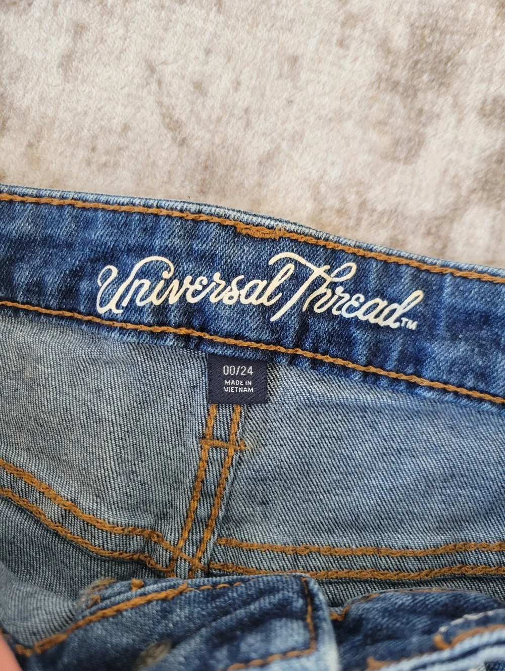 Universal Thread‎ Women’s 24 Denim Shorts Medium Wash Rolled Hem Non Distressed